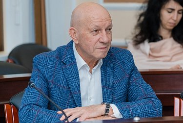 Дата заседания Законодательного Собрания изменена